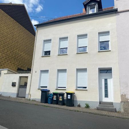 Apartments Lissy I Und II Нойнкирхен Екстериор снимка